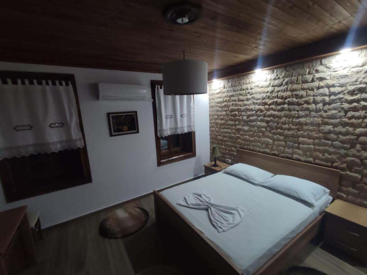 Eni Entire Guesthouse Parking On Site 베라트 외부 사진