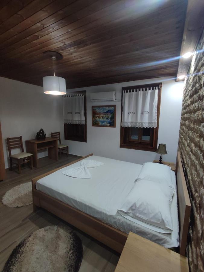 Eni Entire Guesthouse Parking On Site 베라트 외부 사진