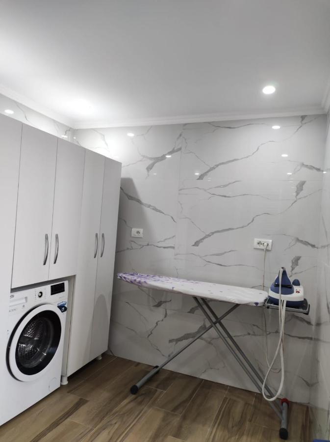 Eni Entire Guesthouse Parking On Site 베라트 외부 사진