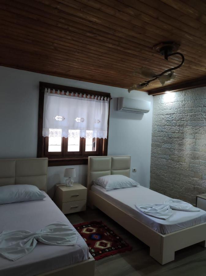 Eni Entire Guesthouse Parking On Site 베라트 외부 사진