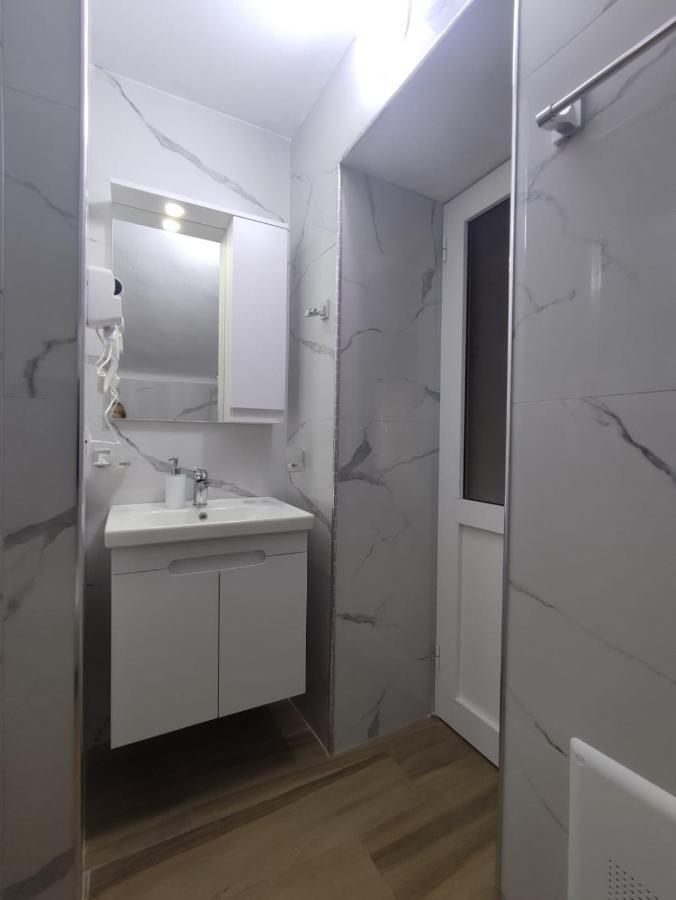 Eni Entire Guesthouse Parking On Site 베라트 외부 사진