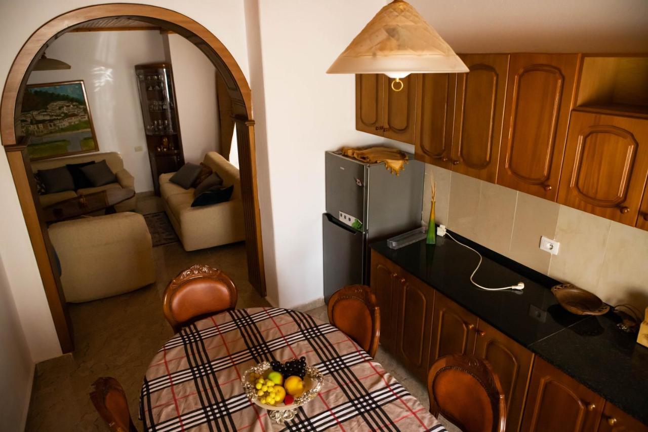Eni Entire Guesthouse Parking On Site 베라트 외부 사진